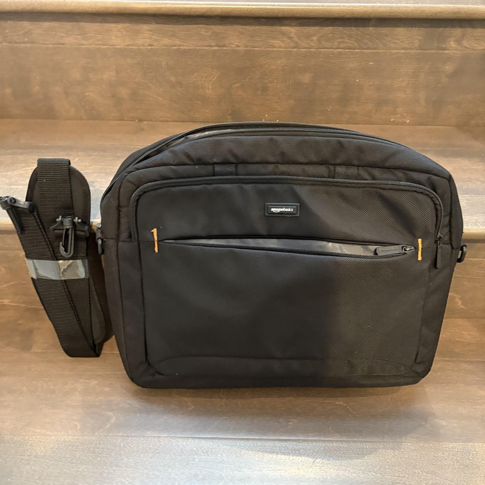 AmazonBasics Laptop Bag Case Mens Womens Black 17 Inch Shoulder‎ Strap Organizer